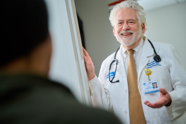 Dr. Gabis Dr. John Gabis Returned to Practicing after Knee Replacement Surgery