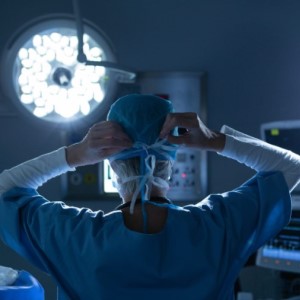 Cardiac surgeon preparing for procedure