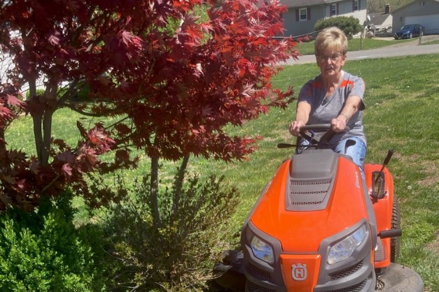 Linda Moore testimonial photo Linda Moore Mows Lawn after Nerve Block Shot Treatments