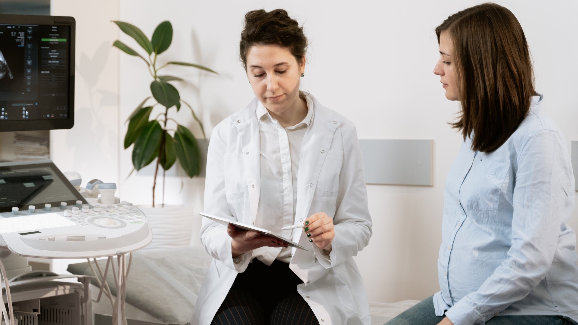 Obstetrics Pregnant woman meeting with Obstetrics specialist